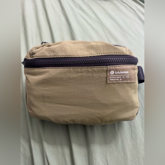NWOT BRAND NEW lululemon clean lines belt bag - Picture 2 of 5